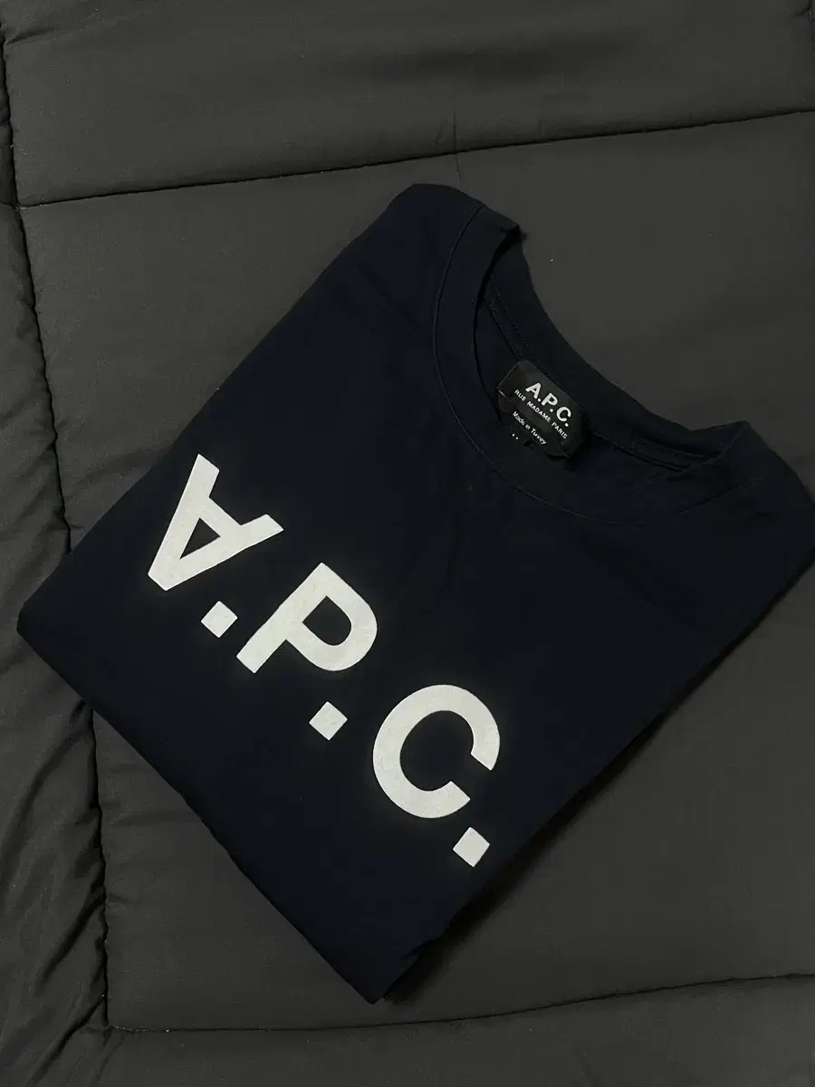 A.P.C 아페쎄 반팔티 (남색)